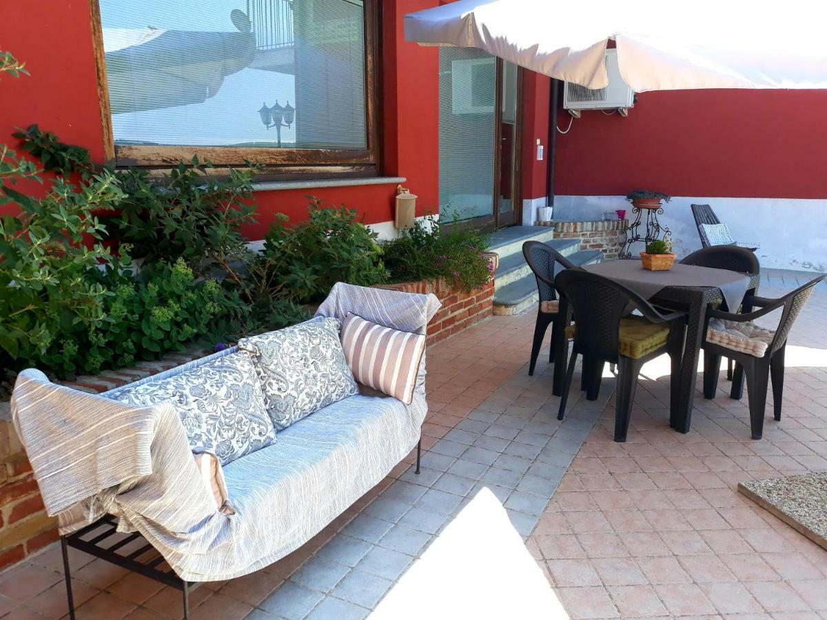 Cascina Roella Hostal Monforte dʼAlba Exterior foto